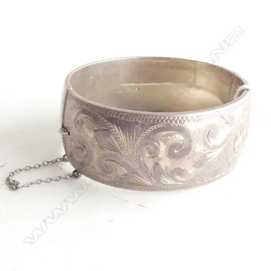 H&S STERLING SILVER ENGRAVED HINGED BANGLE