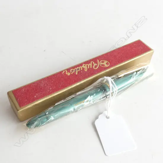 AS NEW 'RUBIDOR' BOXED FOUNTAIN PEN GREEN PLASTIC