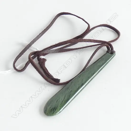 POUNAMU PENDANT L.92MM. ON LEATHER CORD
