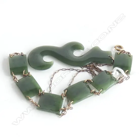 GREENSTONE VINTAGE BRACELET & PENDANT 