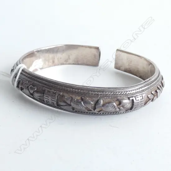 CHINESE SILVER CUFF BANGLE 