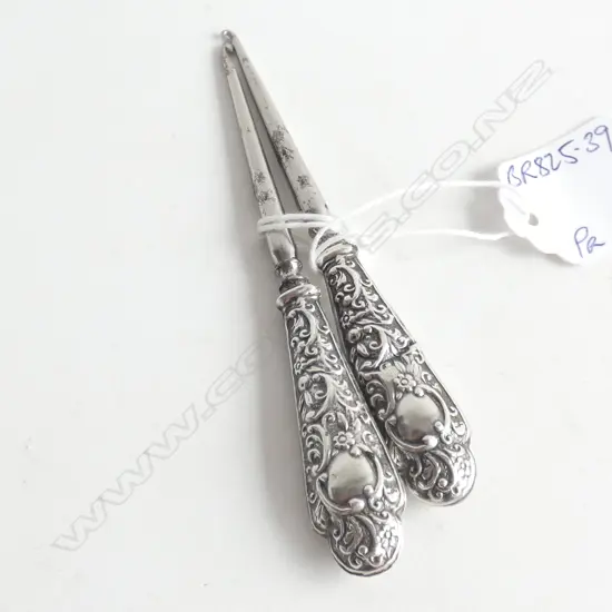 PR EDW EMBOSSED SILVER CROCHET HOOKS?