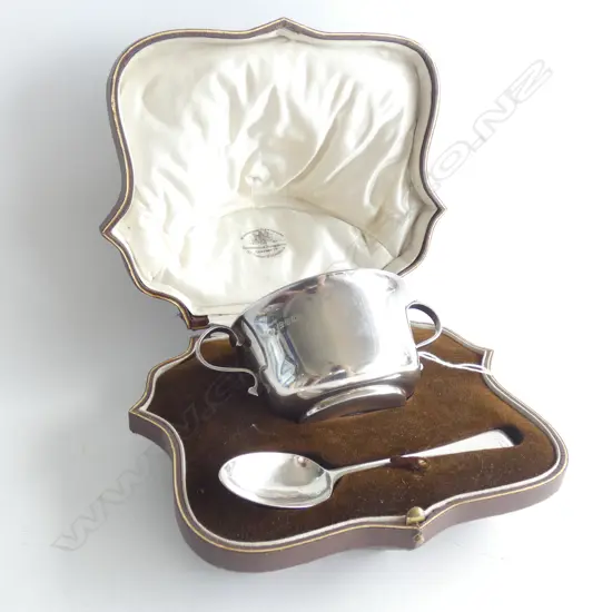 STG SILVER PORRINGER & SPOON IN BOX, LONDON 1926 201 GRAMS
