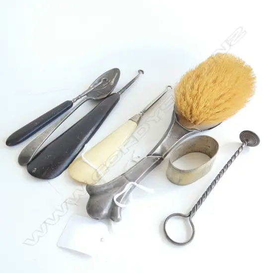 3 SILVER PIECES + 3 BOOT HOOKS & SPOON 
