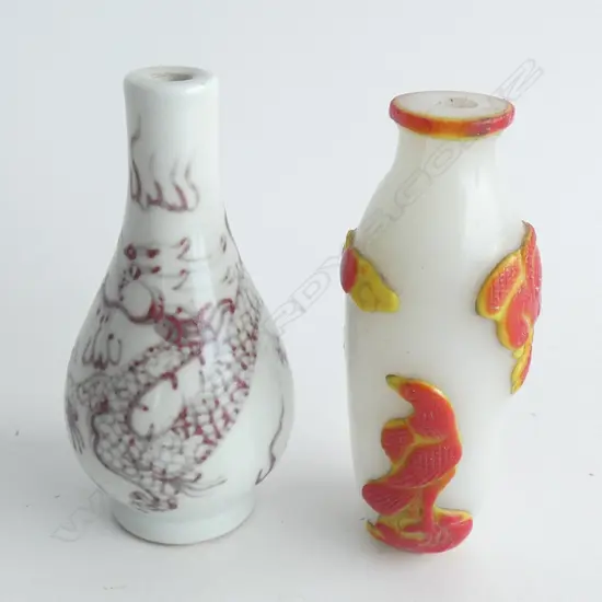 2 ORIENTAL SNUFF BOTTLES: CAMEO GLASS & PORCELAIN