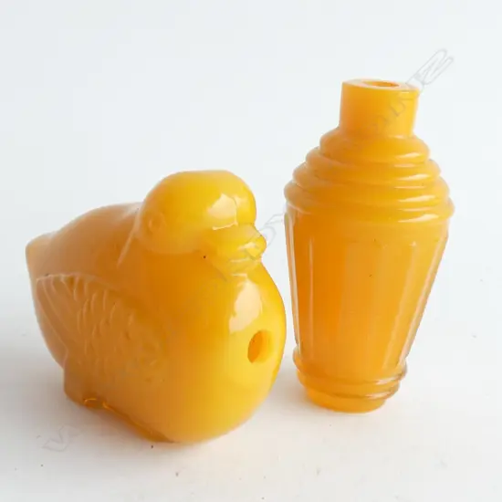 2 ORIENTAL AMBER GLASS SNUFF BOTTLES NO LIDS