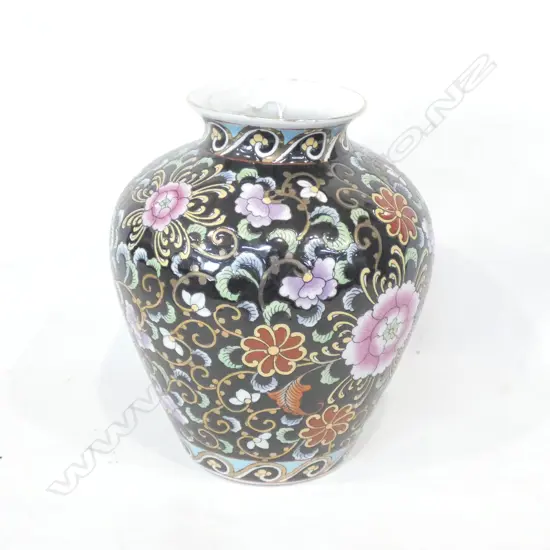 ORIENTAL FAMILLE ROSE VASE H. 230 MM