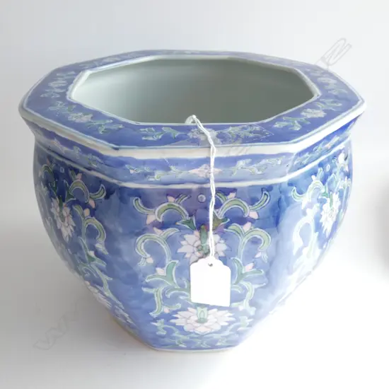 QIANLONG STYLE BLUE POT W.240mm dia