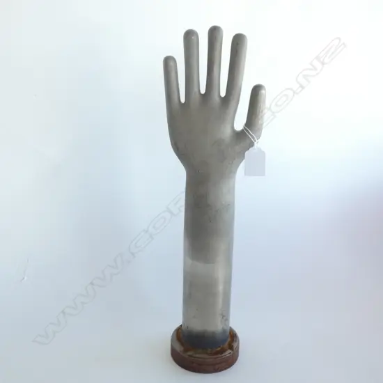 VINTAGE METAL GLOVE MOULD H.410mm