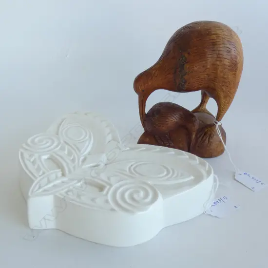 WHITE CERAMIC TIKI FACE W.220mm + CARVED WOODEN KIWI 