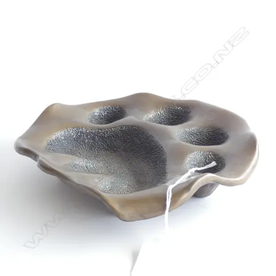 (WN49)KENYAN BRONZE 'SIMBA' THE LION'S PAW IMPRINT Dia.190MM.