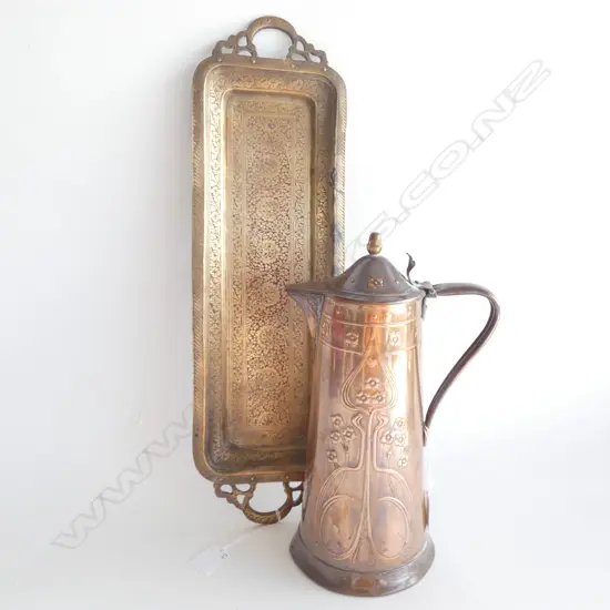 COPPER ART NOUVEAU  LIDDED JUG (H 310MM) & BRASS TRAY L  490MM