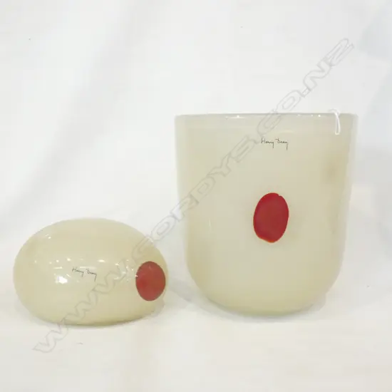 2 HENRY DEAN ART GLASS PCES H.230mm