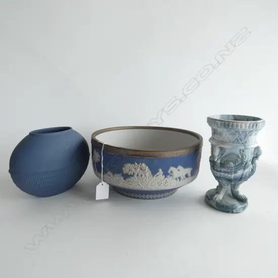 2 PCES WEDGWOOD 235mm dia + MARBLE GLASS VASE