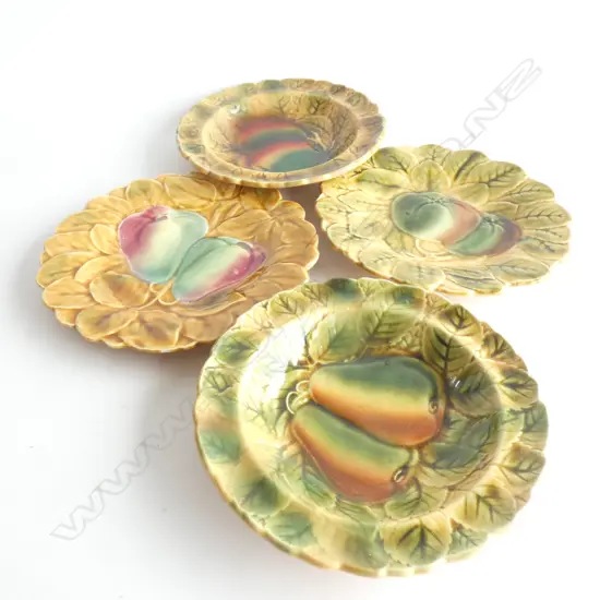 SARREGUEMINES FRENCH MAJOLICA 2 PLATES & 2 BOWLS APPLES & PEARS 190mm dia