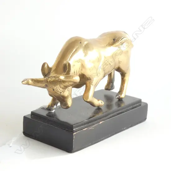 BRASS HORNED BULL ON STAND L.160mm