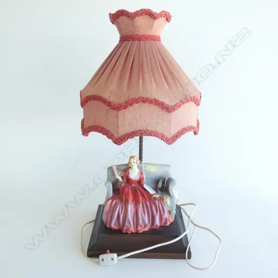 LAMP w. SEATED FIGURINE H.470mm