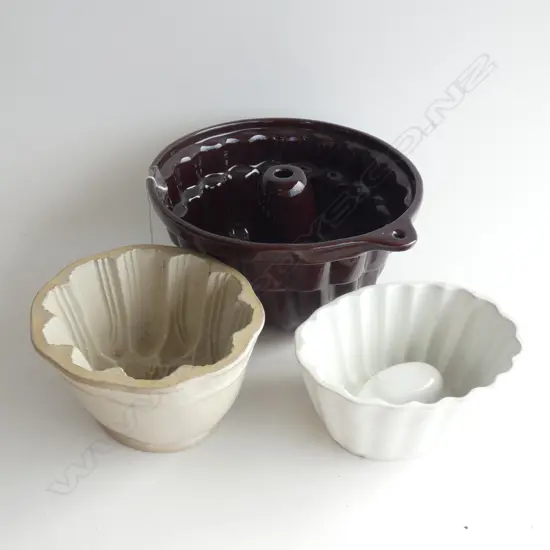 3 OLD JELLY MOULDS LARGEST DIA  245MM