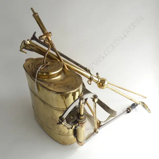 VINTAGE BACK PACK WEED SPRAYER + 2 PART WAND ATTACHMENT & STIRRUP PUMP