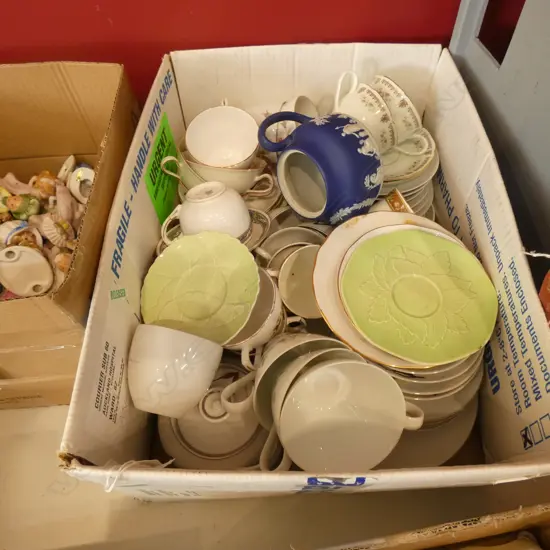 LGE BOX CUPS SAUCERS & PLATES