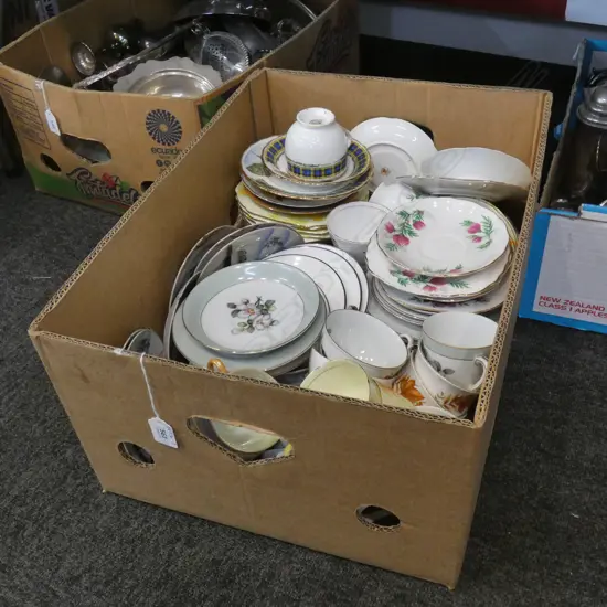 LGE BOX CUPS SAUCERS & PLATES