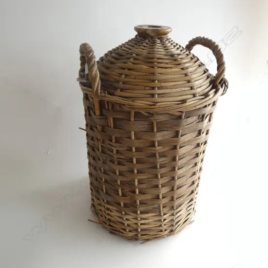 LG STONE CROCK IN BASKET H. 550MM