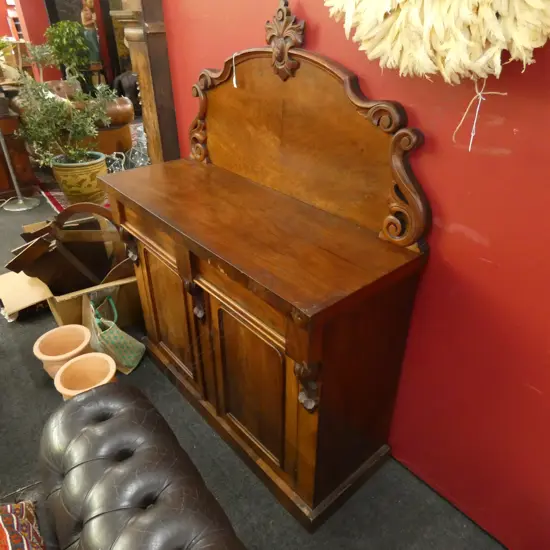 VICTORIAN CHIFFONIER 