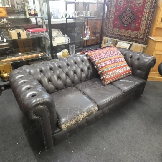 LEATHER CHESTERFIELD W.2000mm D.850mm