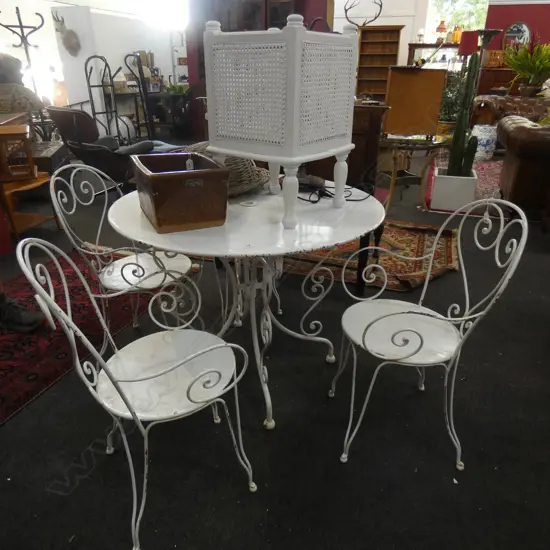 WROUGHT IRON FRENCH STYLE GARDEN SET (1 TABLE/4 CHAIRS)