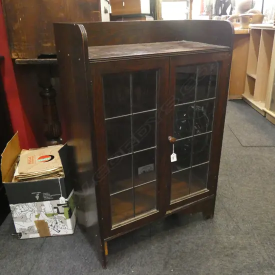 OAK 2 DOOR LEADLIGHT CABINET  610 X 300 X 940MM