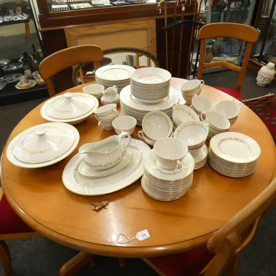 12 PLACE ROYAL DOULTON 'FAIRFAX' DINNER SERVICE