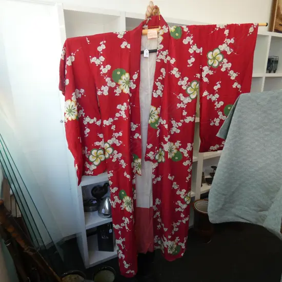VINTAGE FULL LENGTH JAPANESE SILK KIMONO - RED W YELLOW/GREEN FLOWER PRINT - FULLY LINED 