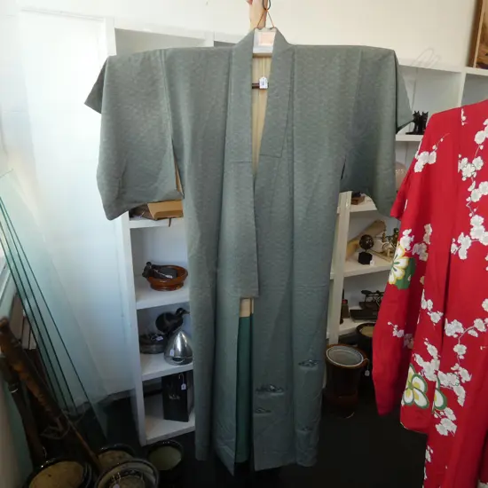 VINTAGE FULL LENGTH JAPANESE SILK KIMONO - GREEN & CREAM FINE PRINT - FULLY LINED