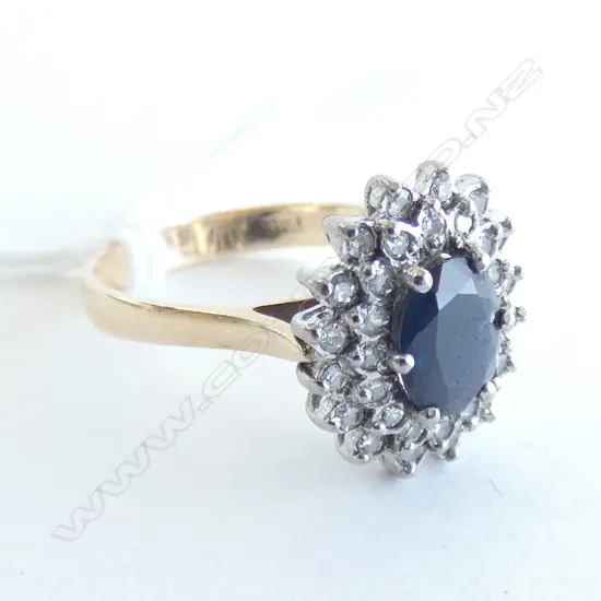 9CT GOLD SAPPHIRE & DIAMOND  CLUSTER RING (VAL. $950)