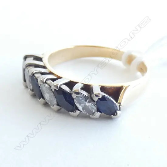 18CT GOLD SAPPHIRE & DIAMOND RING