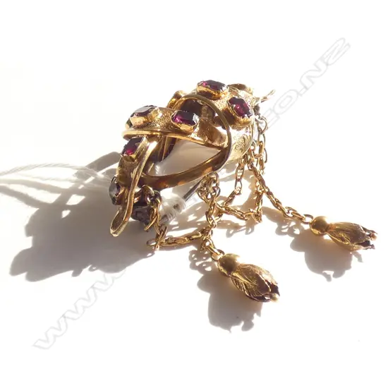 VICTORIAN 9CT GOLD AND GARNET BROOCH (OLD REPAIRS)