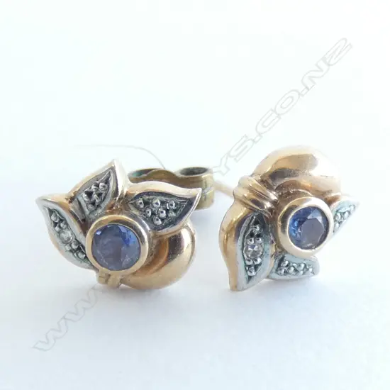 (22) 9CT GOLD SAPPHIRE FLOWER STUD EARRINGS