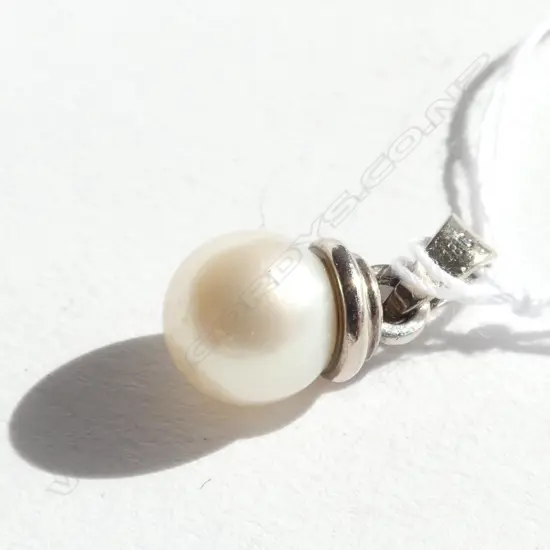 18ct WHITE GOLD PEARL PENDANT CULTURED WHITE