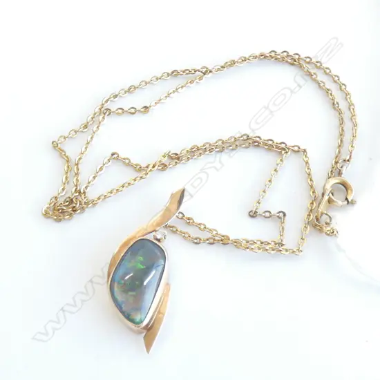 10CT GOLD & TRIPLET OPAL/DIAMOND PENDANT ON CHAIN 