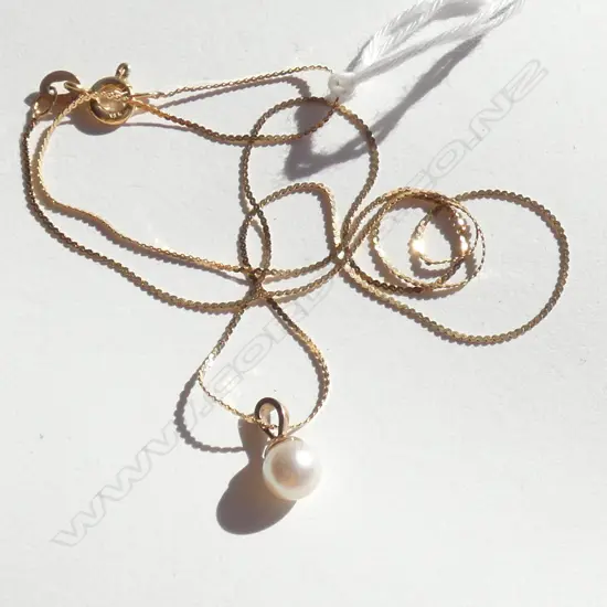 9CT GOLD & PEARL PENDANT AND CHAIN
