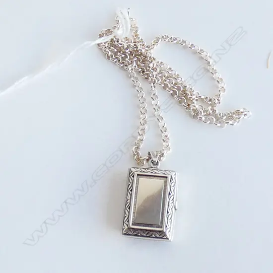 	(19980) SILVER LOCKET ON CHAIN L.260mm