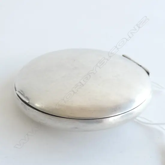 SILVER PILL BOX STAMPED 835 