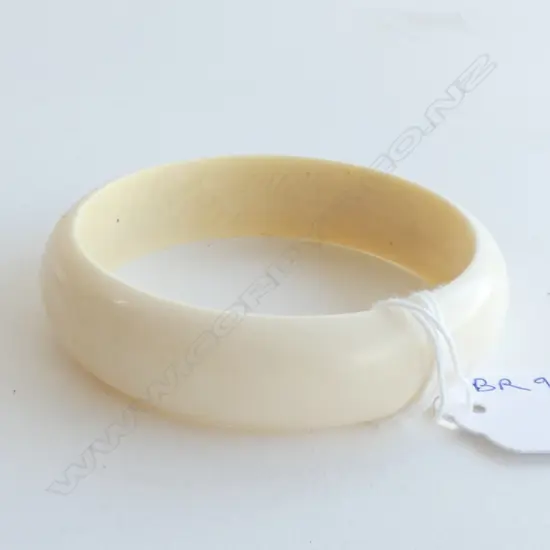 IVORY BANGLE 
