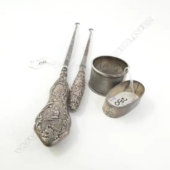 2 VICTORIAN STG HANDLED BUTTON HOOKS + 2 STG NAPKIN RINGS