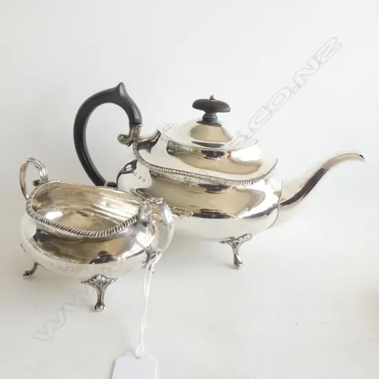 STG SILVER TEAPOT & SUGAR, B'HAM 1900 183 732 GRAMS TOTAL