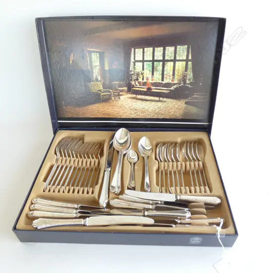 VINTAGE AS NEW MARTIN HALL & CO SHEFFIELD 6 PERSON CUTLERY SERVICE