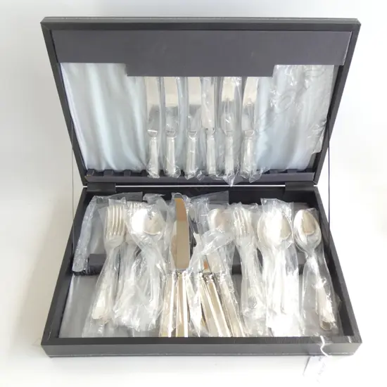 VINTAGE AS NEW WALKER & HALL S/PLATE 6 PERSON CUTLERY SERVICE