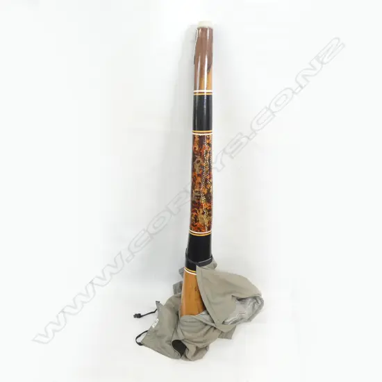 HAND PAINTED WOODEN DIDGERIDOO L.1330mm w. BAG