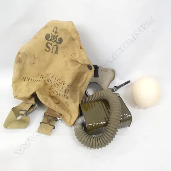 U.S MILITARY GAS MASK IN CANVAS BAG + LARGE EGG