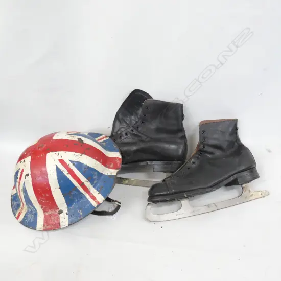 OLD PAINTED PITH HAT & PR MENS BLACK ICE SKATES